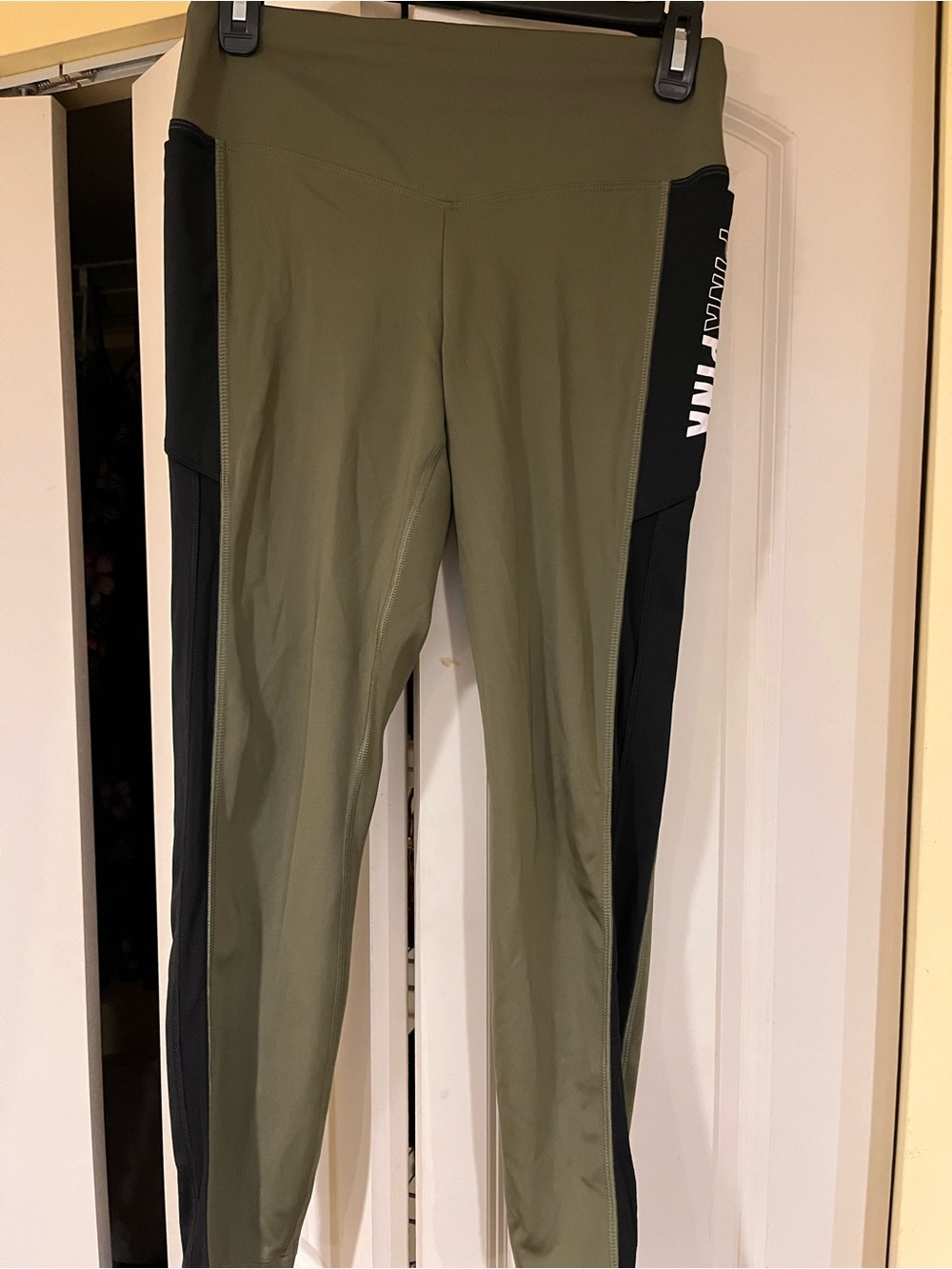 PINK Victoria's Secret Olive Green/black 3/4 length workout pants
